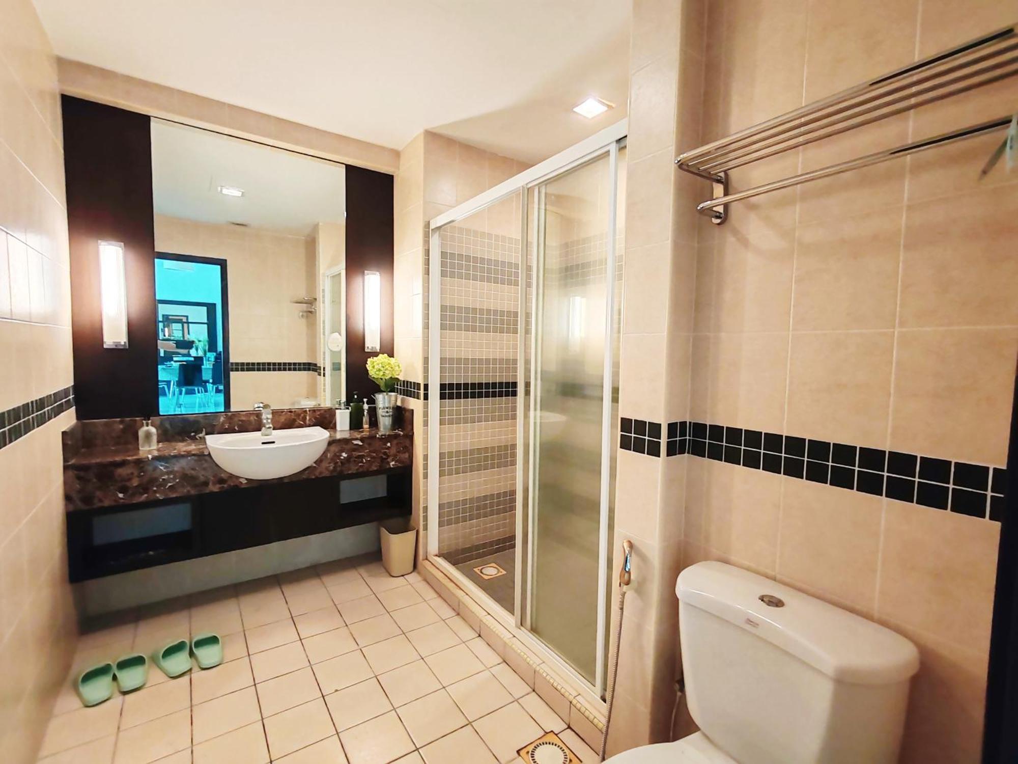 Pangsapuri 9 Bukit Bintang 5 Minutes To Alor Street Seri Bukit Ceylon 2r2b 8 Pax *