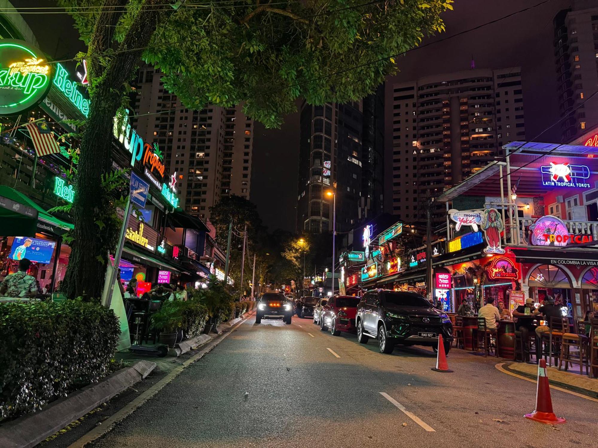 9 Bukit Bintang 5 Minutes To Alor Street Seri Bukit Ceylon 2r2b 8 Pax *